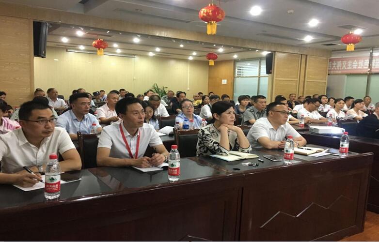 社保費(fèi)率大變化，助力企業(yè)大發(fā)展——市人社局等到我司宣講社會(huì)保險(xiǎn)費(fèi)率降低政策