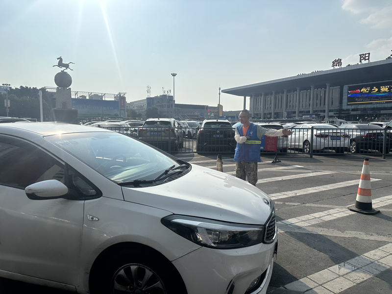 1火車站停車場(chǎng)疏導(dǎo)交通